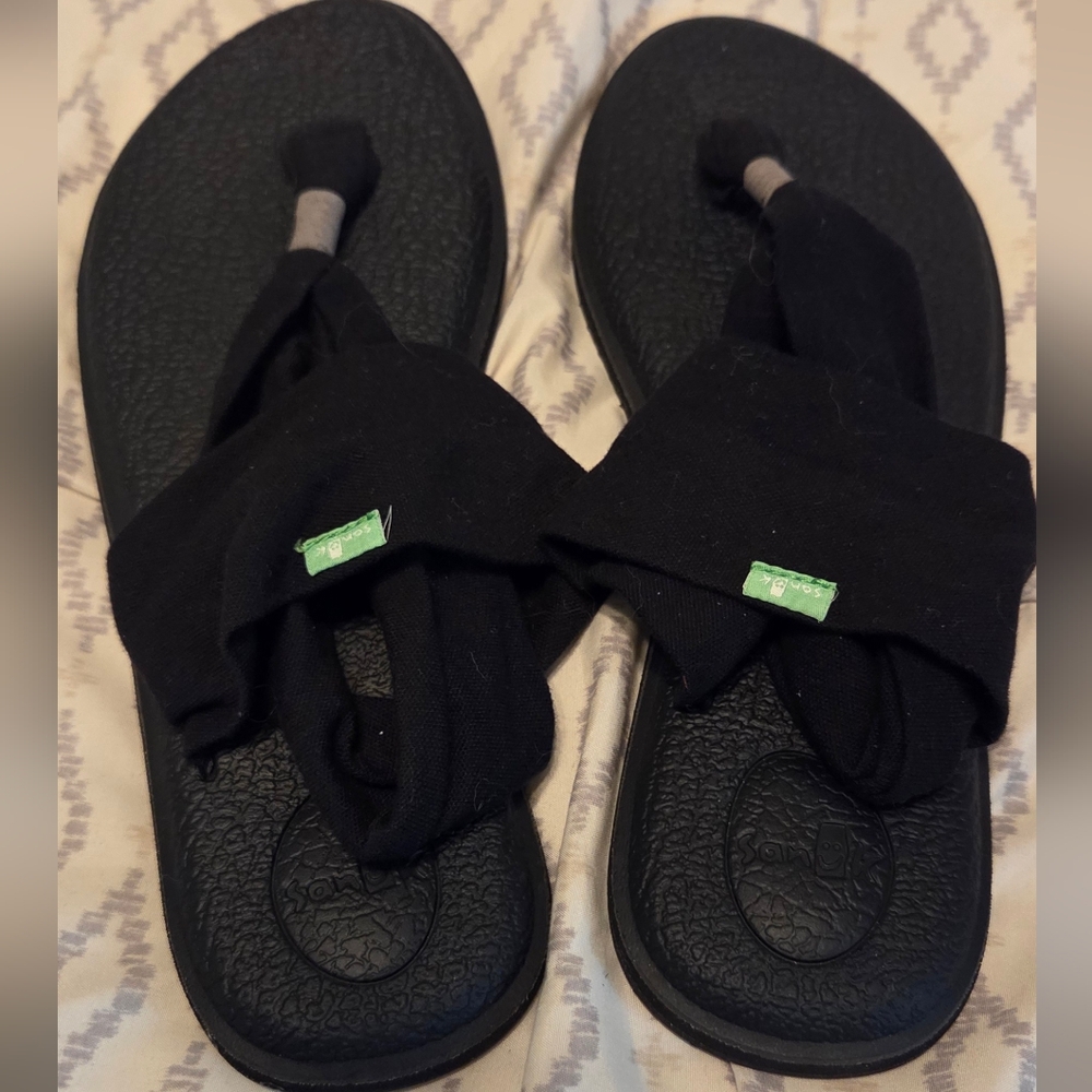 Sanuk Black Yoga Slings